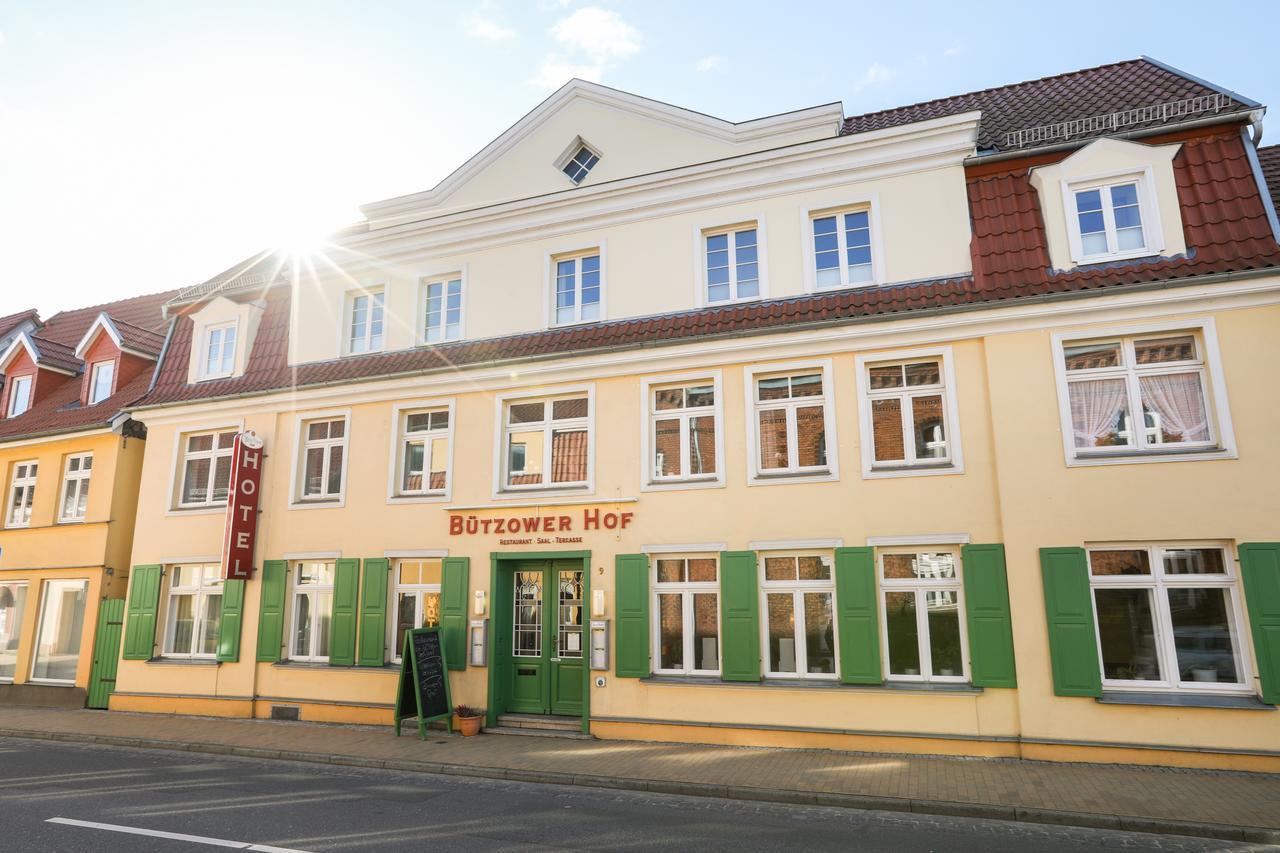 Hotel Buetzower Hof ภายนอก รูปภาพ