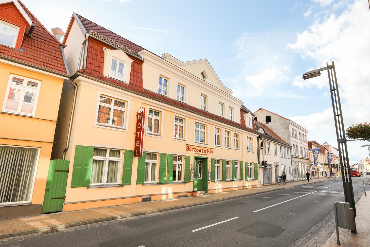 Hotel Buetzower Hof ภายนอก รูปภาพ